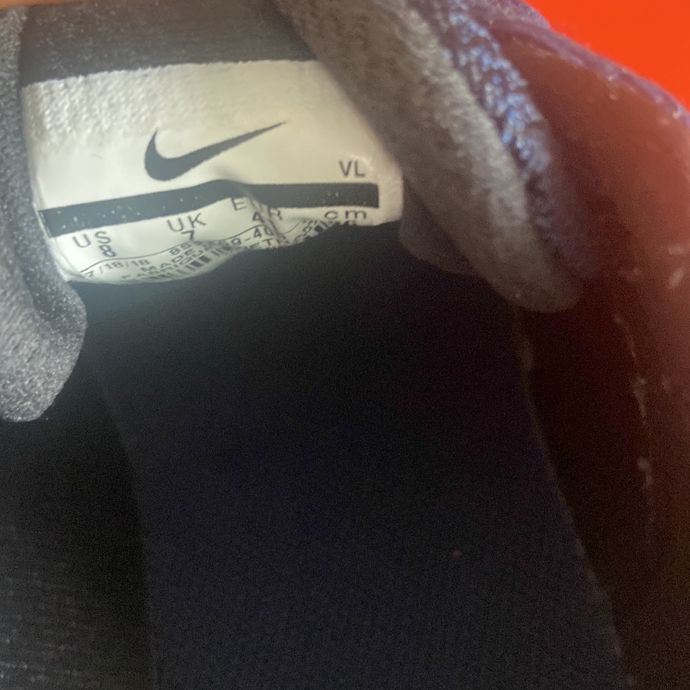 Nike - Picture 4 of 6